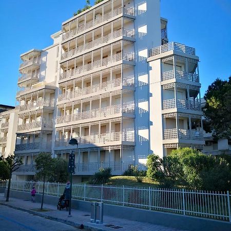 فيلا Lungomare Sabbiadoro لينانو سابيادورو المظهر الخارجي الصورة