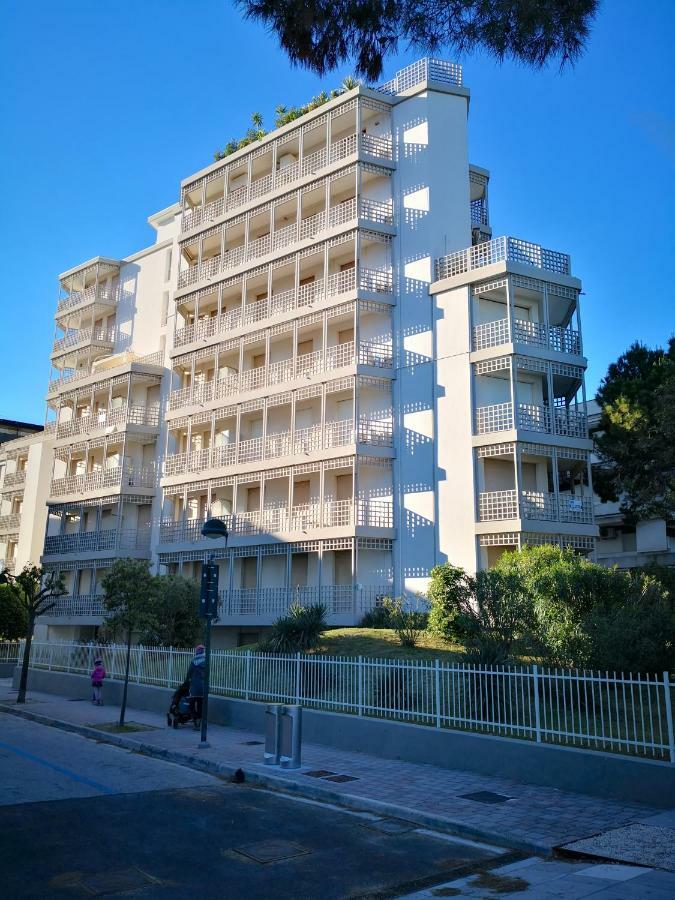 فيلا Lungomare Sabbiadoro لينانو سابيادورو المظهر الخارجي الصورة